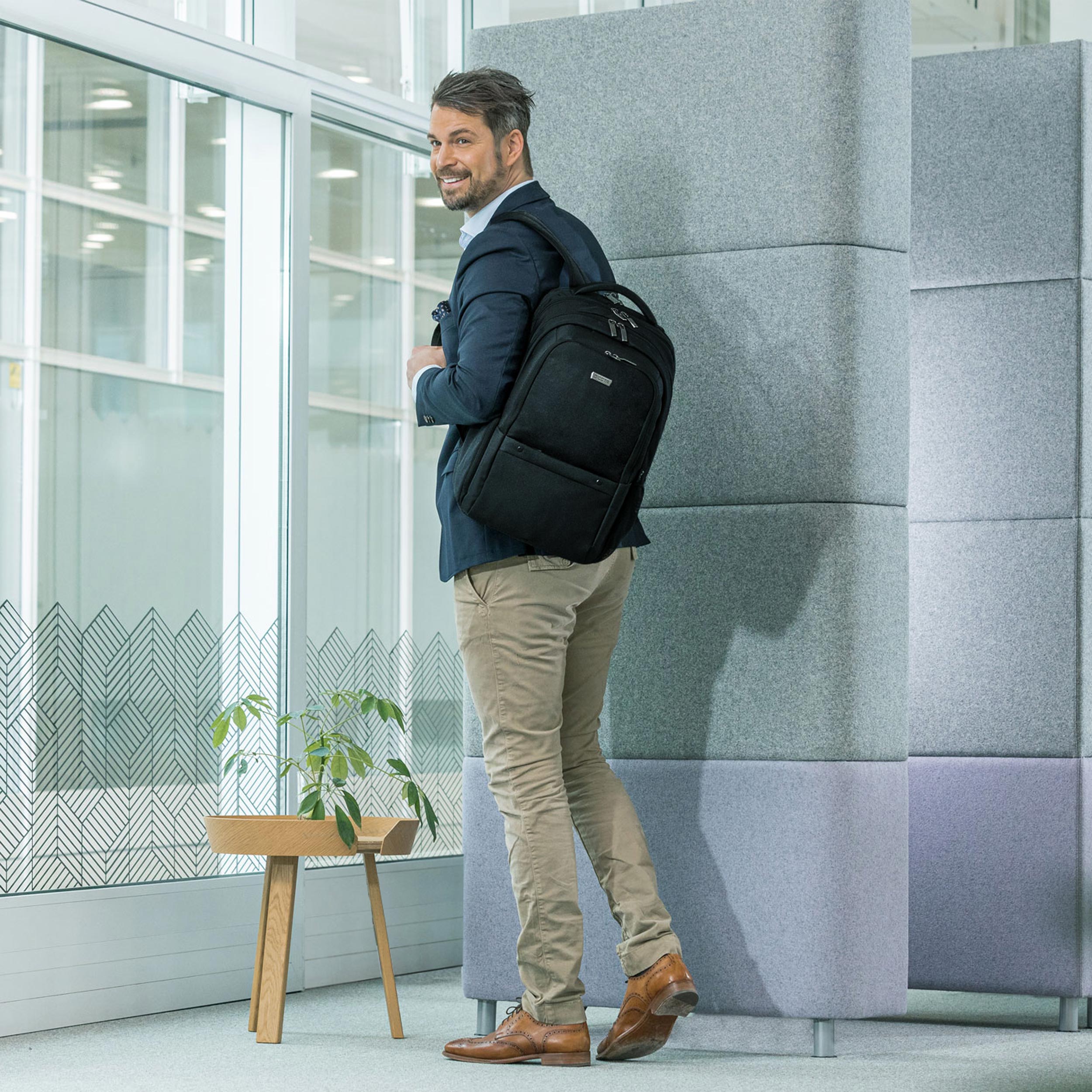 28624_D31636-RPET_6_lifestyle_01_13 - 15.6