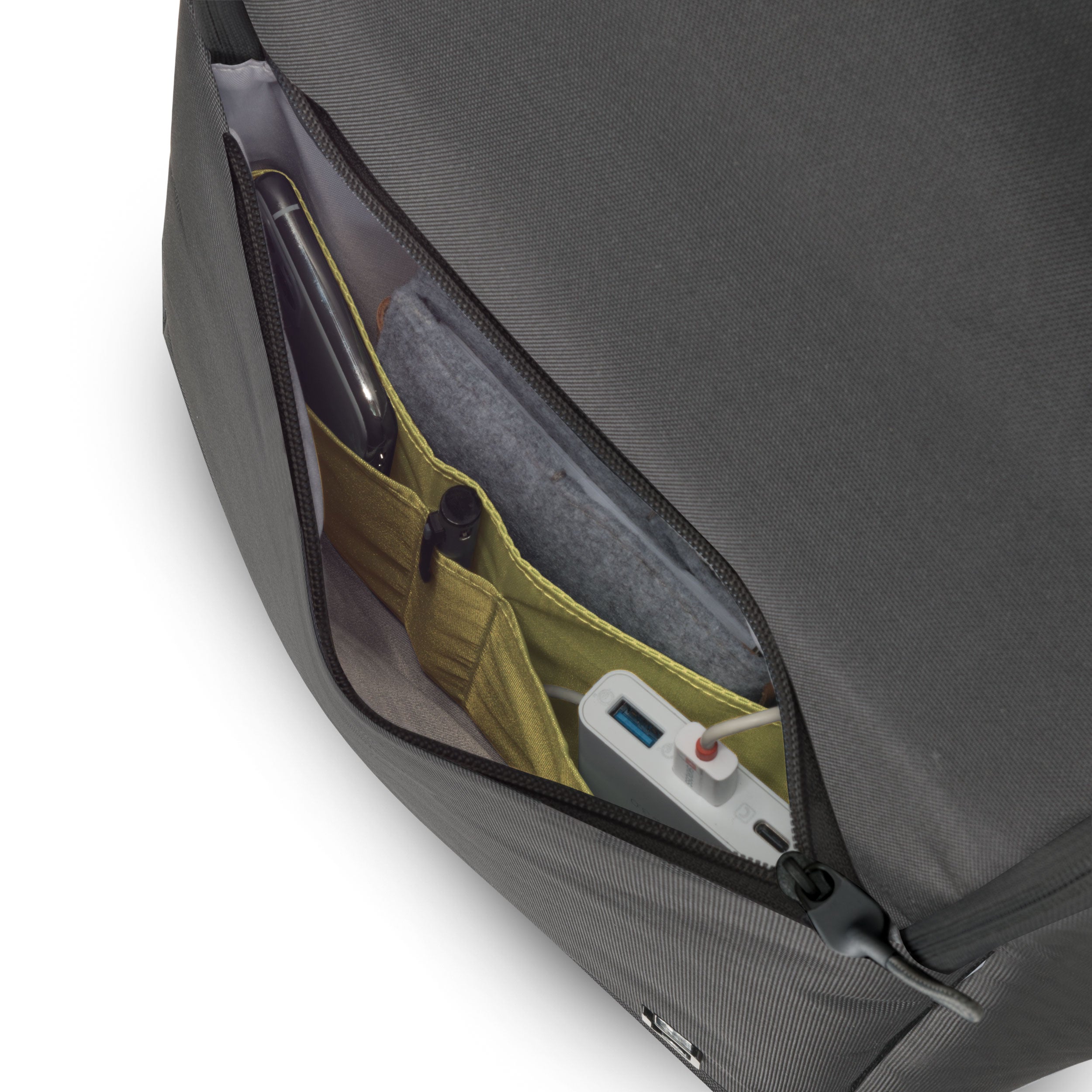 29283_D31874-RPET_13_feature_07_13 - 15.6